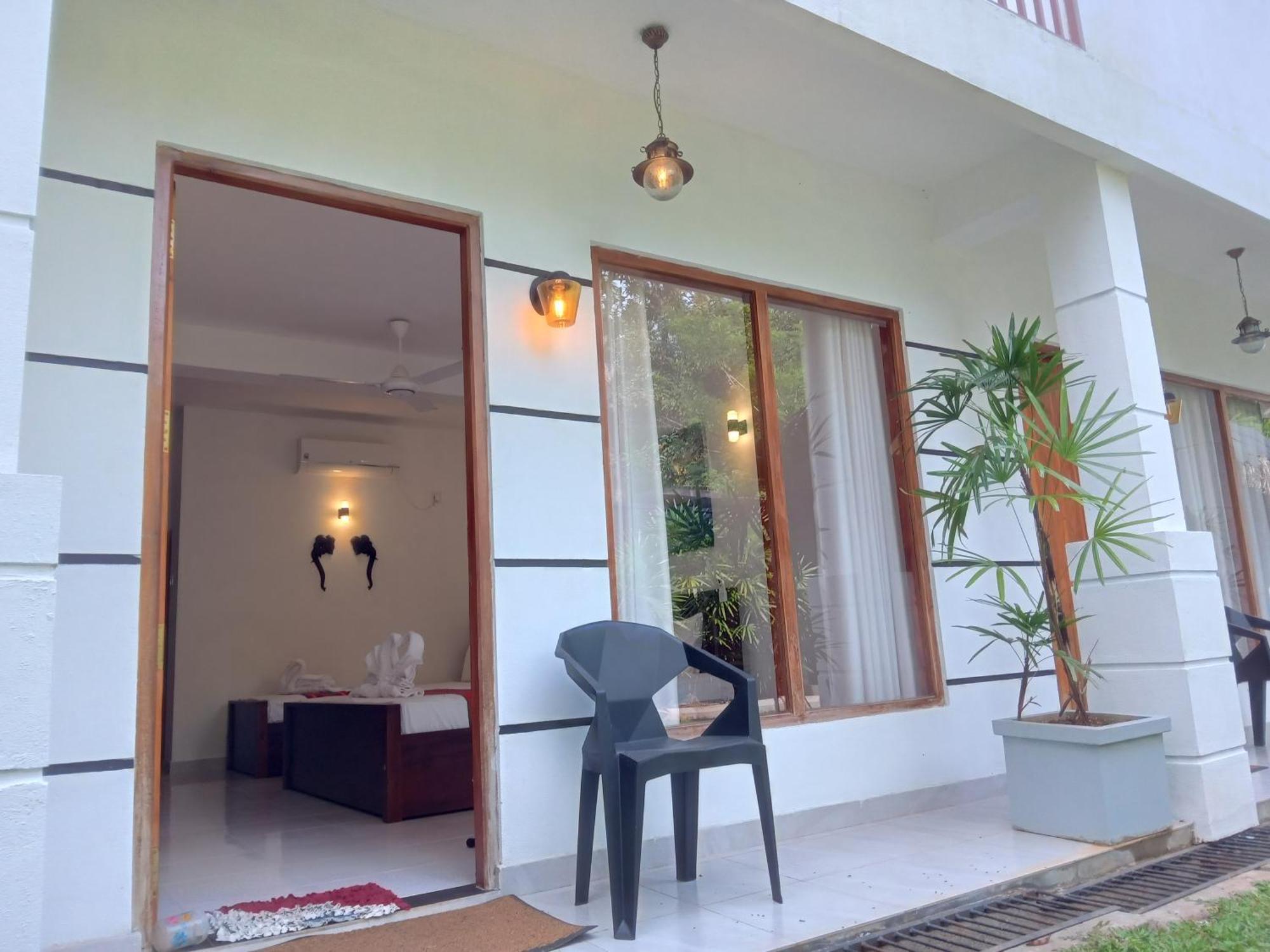 White Rose Safari Home Stay Удавалаве Екстериор снимка